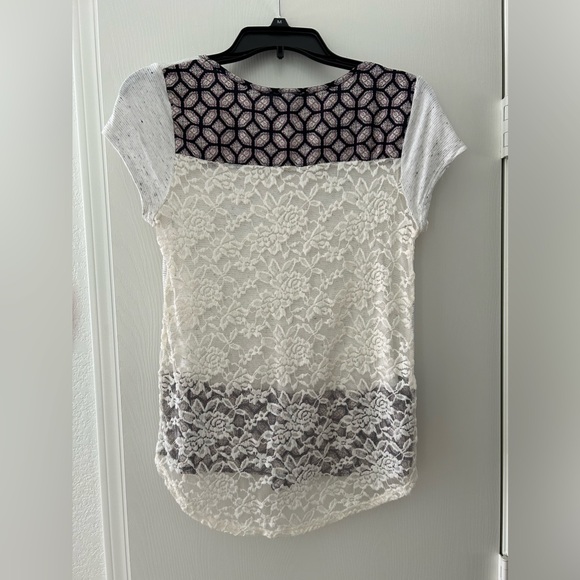Daytrip Cute Short Sleeve Laced Back Top Shirt. Size Medium - Picture 5 of 14